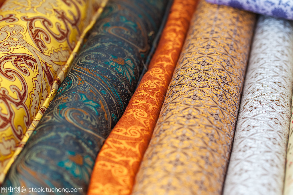 工厂直销新选择 卷织物、纺织品与针织品原料批发深度解析